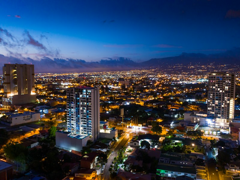 San José at night